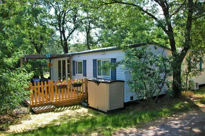 Camping Las Planes  - Mobilheim mit Terrasse auf dem Campingplatz