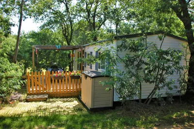 Camping Las Planes  - Mobilheim mit Terrasse auf dem Campingplatz