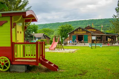 Camping Le Bivouac -  Restaurant Terrasse  auf dem Campingplatz