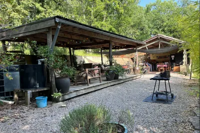 Le Camp - Outdoor Aufenthaltsbereich Überdacht