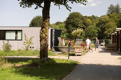 Le Florenville Camping  Camping La Rosière - Blick auf die Rezeption des Campingplatzes