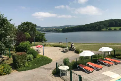 Le Hameau des Lacs - Grillstelle auf dem Campingplatz