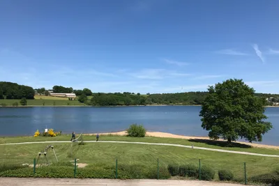 Le Hameau des Lacs - Blick auf den See von der Terrasse aus