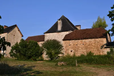 Camping Le Mas d'Ayen - Gebäude auf dem Campingplatz