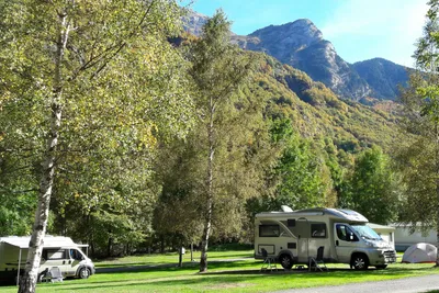 Camping Le Pain de Sucre - Wohnmobilstellplätze mit Blick auf die Berge