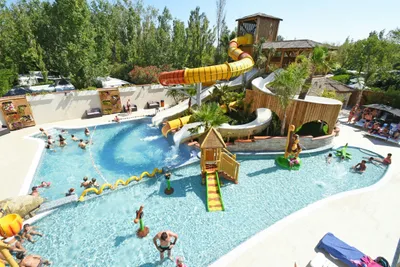Camping Le Palais de la Mer  - Kinderbecken und Wasserrutschen im Pool vom Campingplatz