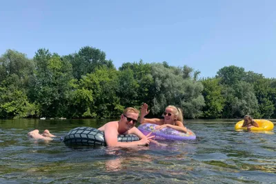 Camping Le Port de Limeuil - Campinggäste schwimmen im Fluss