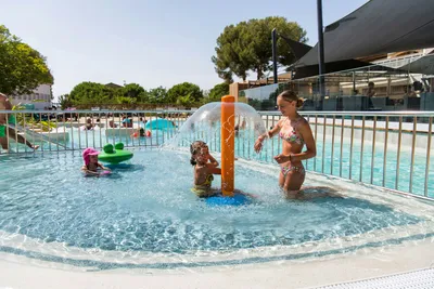 Camping Le Rayolet - Kinderbereich im Freibad des Campingplatzes