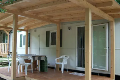 Camping Le Sorgenti - Terrasse eines Ferienhauses