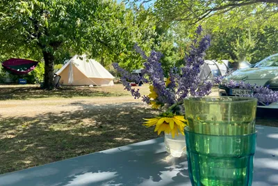 Camping Le Verger - Standplätze im Grünen auf dem Campingplatz