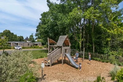 Le Village Perrosien  - Kinderspielplatz auf dem Campingplatz