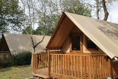 L'Eden Camping - Glamping Tent auf dem Campingplatz