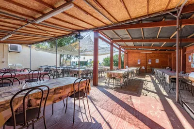 Camping Les Clairettes  -  Restaurant vom Campingplatz mit überdachter Terrasse