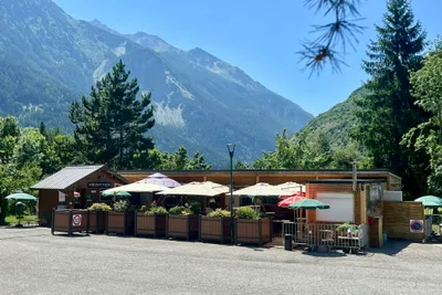 Camping Les Combes  - Restaurant mit Terrasse auf dem Campingplatz
