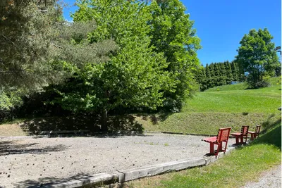 Camping Les Combes - Pétanque-Feld auf dem Campingplatz