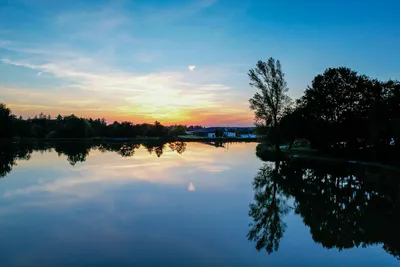 Camping des Étangs  Flower Camping Les Étangs - Sonnenuntergang über dem See