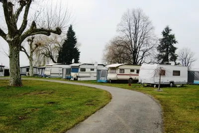 Camping Les Horizons Bleus -  Wohnwagen- und Zeltstellplatz auf dem Campingplatz