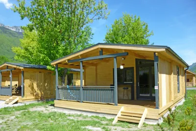 camping les lacs de maurienne  -  Mobilheime vom Campingplatz mit Veranda