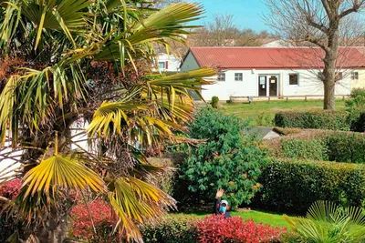 Camping Les Logeries - Standplätz auf Campingplatz