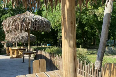 Camping Les Rives de Grand Lieu  - Restaurant mit Terrasse auf dem Campingplatz