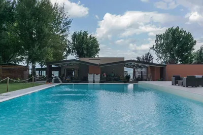 Camping Listro  -  Poolbereich auf dem Campingplatz
