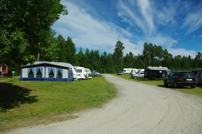 Lits Camping -  Wohnwagenstellplätze im Grünen auf dem Campingplatz
