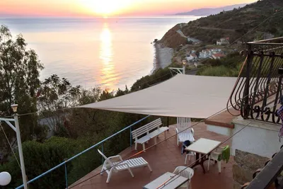 Camping Lo Scoglio  -  Terrasse  mit Blick auf das Meer