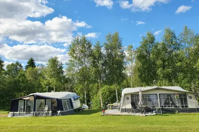 Lufta Camping - Standplätze auf dem Campingplatz