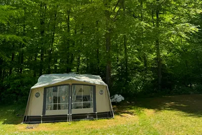 Ly Outdoor Camp   Ly Outdoor Camp - Standplatzwiese auf dem Campingplatz