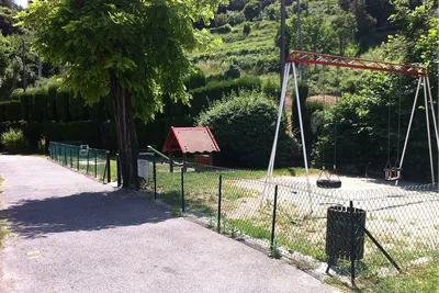 Camping Magali  -  Spielplatz vom Campingplatz auf grüner Wiese