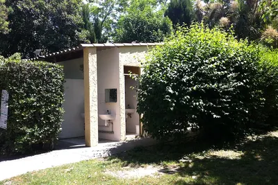 Camping Magali  -  Sanitärgebäude vom Campingplatz im Grünen