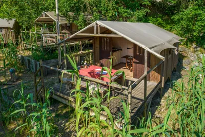 Camping Sandaya Maguide - Außenansicht eines Mobilheims mit Terrasse