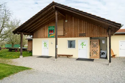 Camping Manser - Sanitärgebäude auf dem Campingplatz