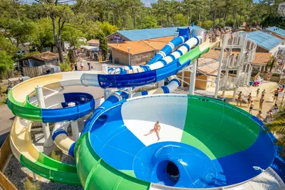 Domaine Marina Landes - Vagues Océanes  - Rutschen im Wasserpark des Campingplatzes