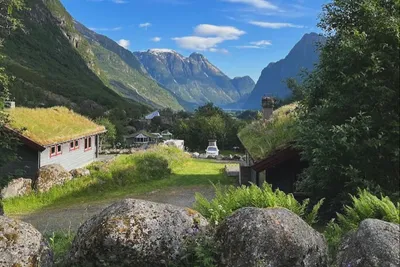 Melkevoll Bretun Camping - Campingplatz mit Blick auf die Berge