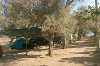 Camping Methoni - Zeltplätze im Schatten