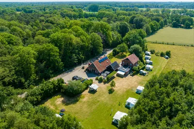 Mini Camping en B&B Veenemaat - Campingplatz aus der Vogelperspektive