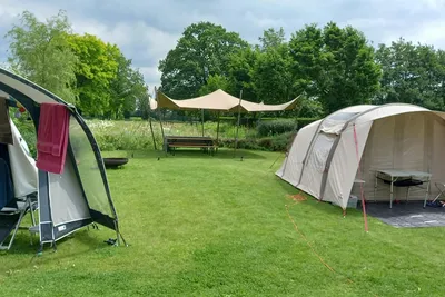 Minicamping Achterhoeks Goed - Wohnmobil- und Wohnwagenstandplätze auf der Wiese