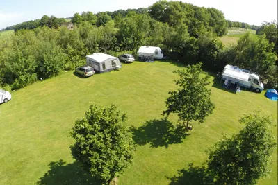 Minicamping De Bulte - Wohnmobil- und Wohnwagenstandplätze auf der Wiese