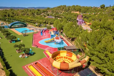Camping Montblanc Park - Poolbereich des Campingplatzes aus der Vogelperspektive