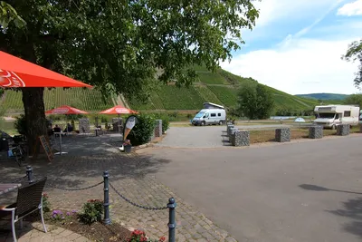 Moselcampingplatz Pünderich - Terrasse vom Restaurant auf dem Campingplatz
