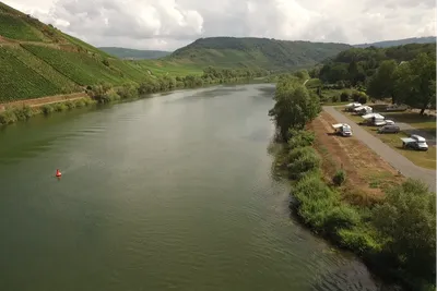 Moselcampingplatz Pünderich - Mosellage Blick aus der Vogelperspektive