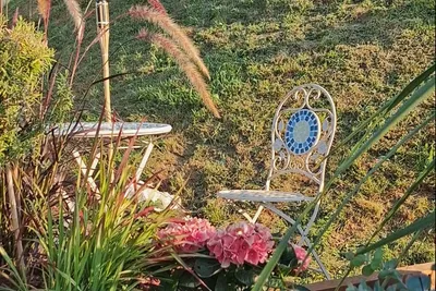 My Little Swan - Sitzecke auf dem Campingplatz