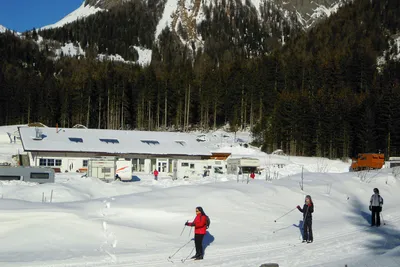 Nationalpark-Camping - Gäste Skifahren in der Nähe des Campingplatzes