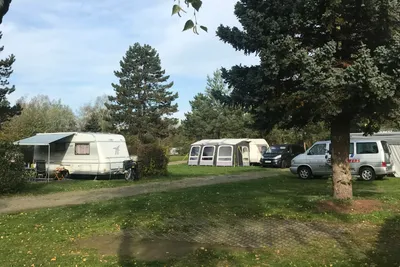 Natur- & AbenteuerCamping Bautzen - Stellplätze auf der Wiese