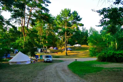 Naturcamping Zwei Seen  - Zeltplatz vom Campingplatz auf grüner Wiese