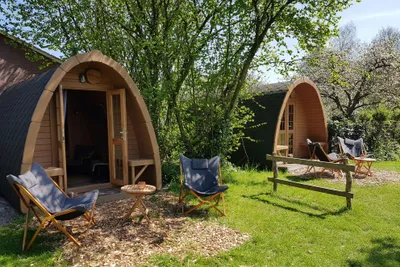 Natuurkampeerterrein De Haverkamp - Außenansicht der Mobilheime auf dem Campingplatz