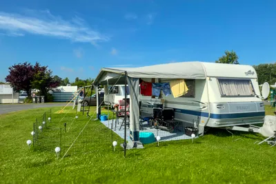 Nordsee-Camp Norddeich - Wohnmobil- und Wohnwagenstandplätze auf der Wiese
