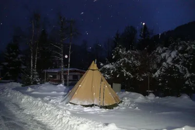 Ötscherland Camping - Tipi-Zelte im Schnee auf dem Campingplatz