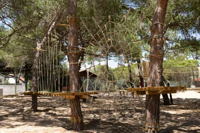 Orla Ilha de Tavira Ecoglamping - Auf dem Kletterpark des Campingplatzes